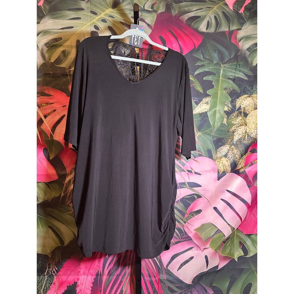 Covington women 1x black blouse with lacey back decoration